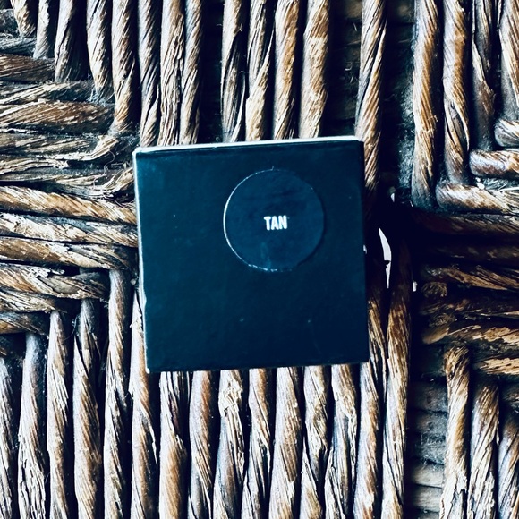 ✨🌟 MAC Pigment Powder ✨ Tan 🌟 - Picture 4 of 11